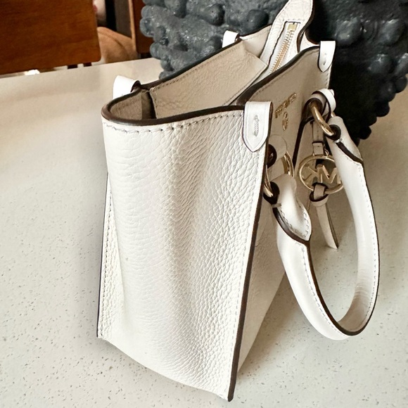 NWOT. Michael Kors Small Kris pebbled crossbody satchel. - Picture 5 of 10